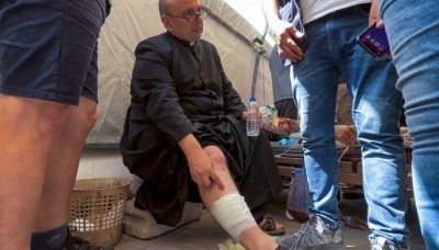Israel bombardea la única iglesia católica de Gaza a cargo de un cura argentino