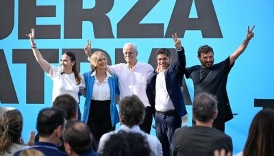 Kicillof dijo que el gobierno de Milei es una “estafa” y apuntó contra Caputo