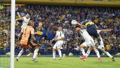 Boca arrancó el torneo con un apretado triunfo ante Riestra