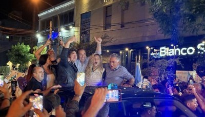 En Mar del Plata, Milei prometió bajar imputabilidad y la reforma tributaria